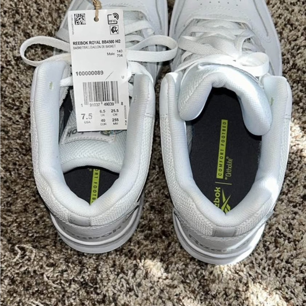 Classic Reebok White Sneakers - Picture 4 of 5